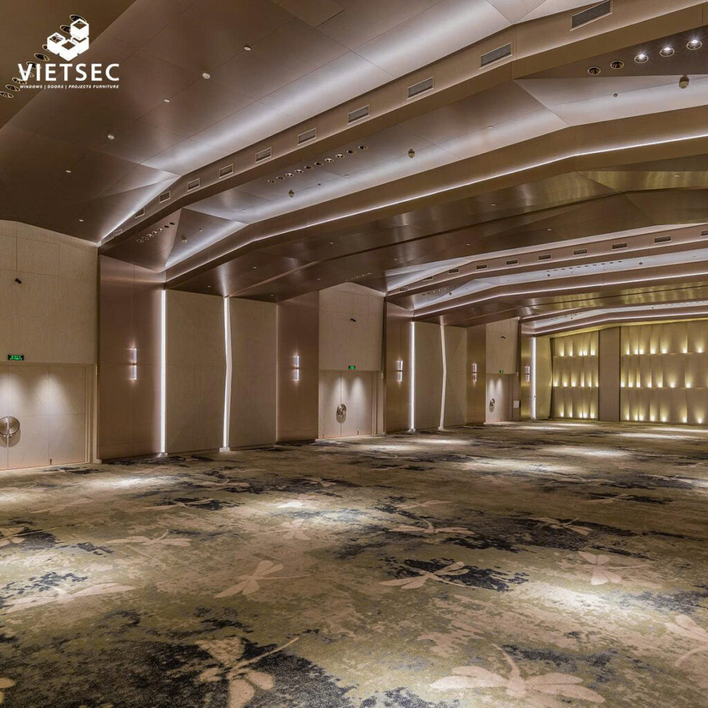 Từng chi tiết của trần foyer đều được thi công tỉ mỉ và chính xác