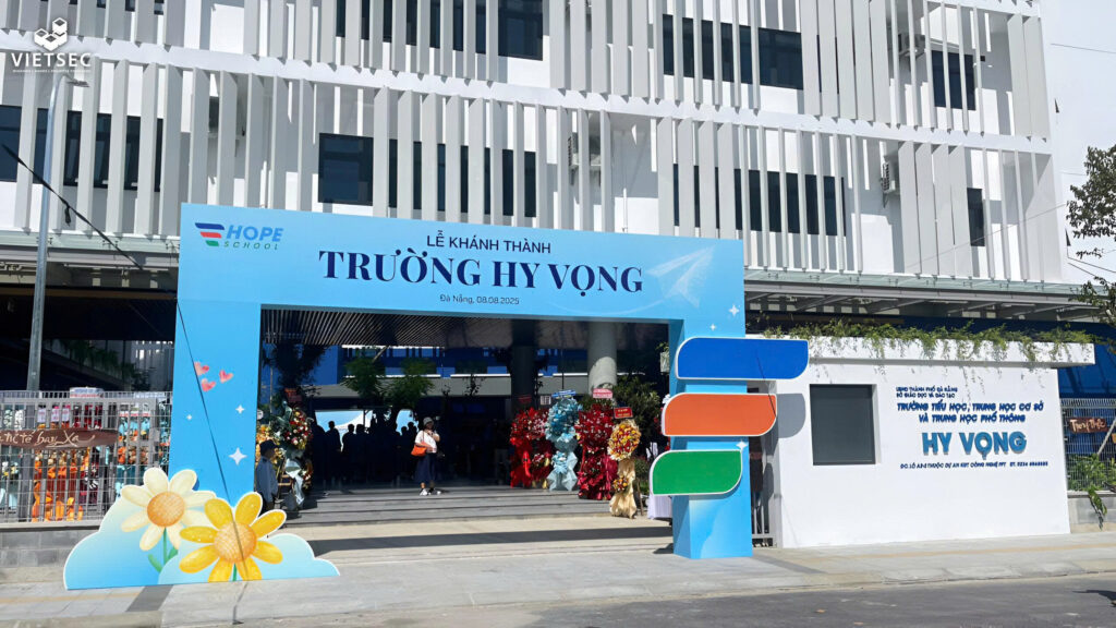 Trường Hi vọng trong ngày lễ khánh thành